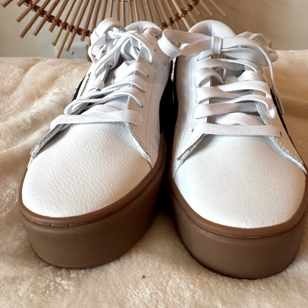 Puma Smash Platform Casual White Sneakers with Black and Gum Accents Size 9 NWT - Picture 3 of 9